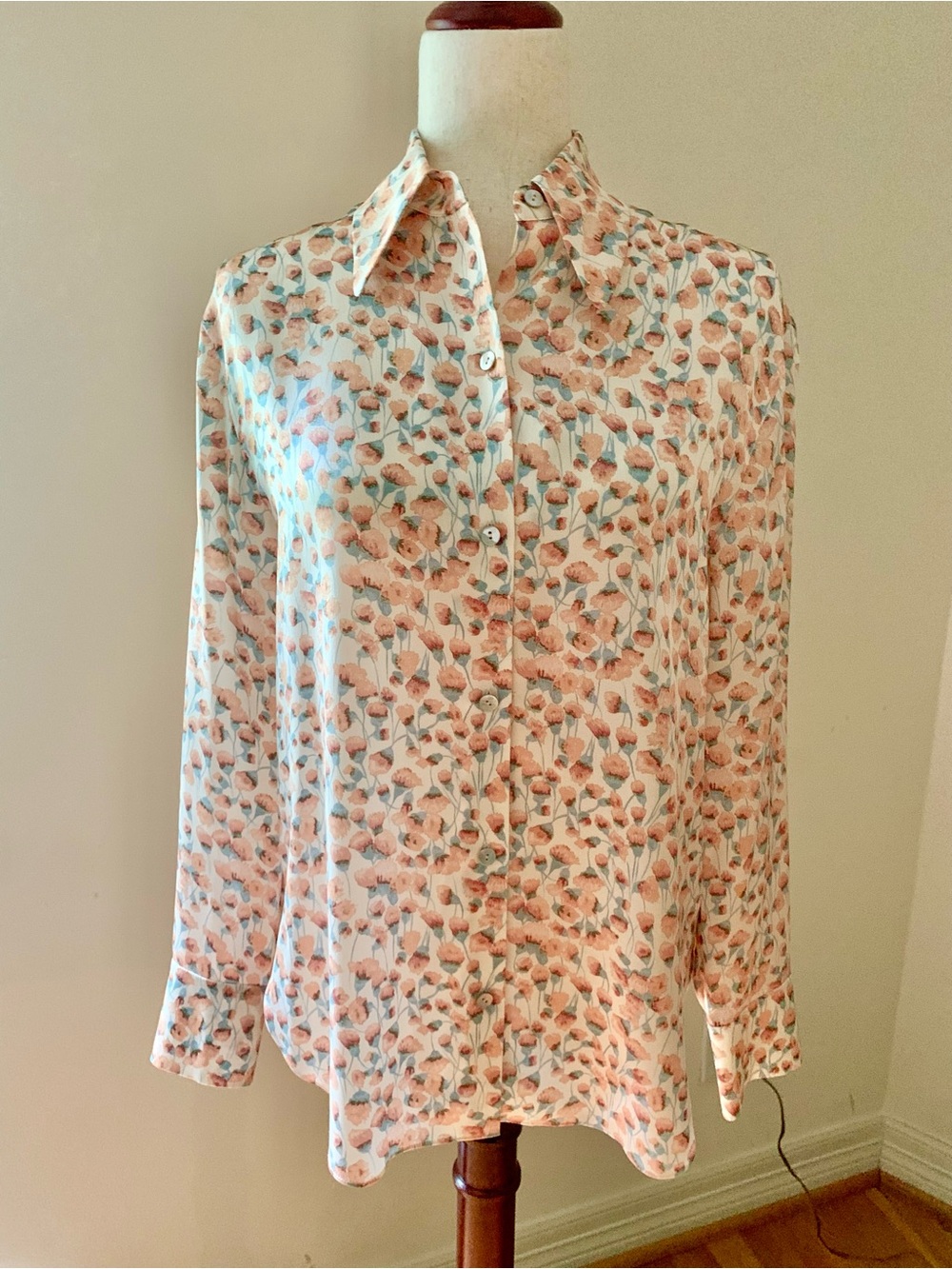 Vince 100% Silk Floral Button Front Blouse Size Small Peach Blue Print